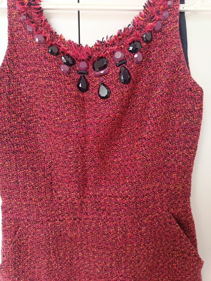 Düğmeli Bordo koyu pembe ,kaşe kumaş,boncuk işlemeli Midi Elbise - Görsel 5