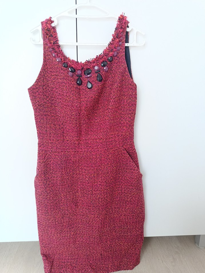 Düğmeli Bordo koyu pembe ,kaşe kumaş,boncuk işlemeli Midi Elbise - Görsel 4