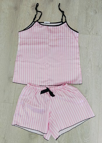 Pembe Çizgili İp Askılı Şortlu Pijama Takımı