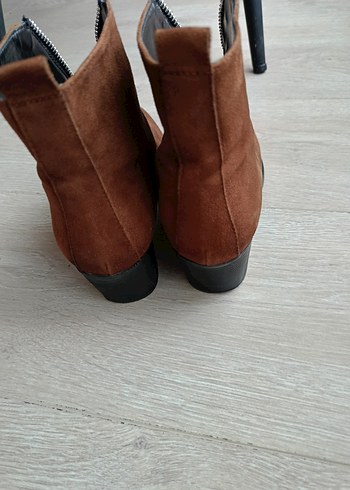 Kahverengi Süet Yüksek Topuklu Kadın Bot - Görsel 4