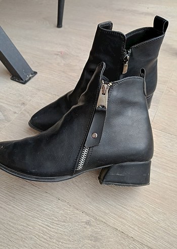 Siyah Deri Fermuarlı Kadın Botu - Görsel 2