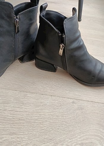 Siyah Deri Fermuarlı Kadın Botu - Görsel 7