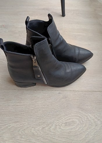 Siyah Deri Fermuarlı Kadın Botu - Görsel 3