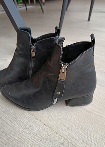 Siyah Deri Fermuarlı Kadın Botu - Görsel 4