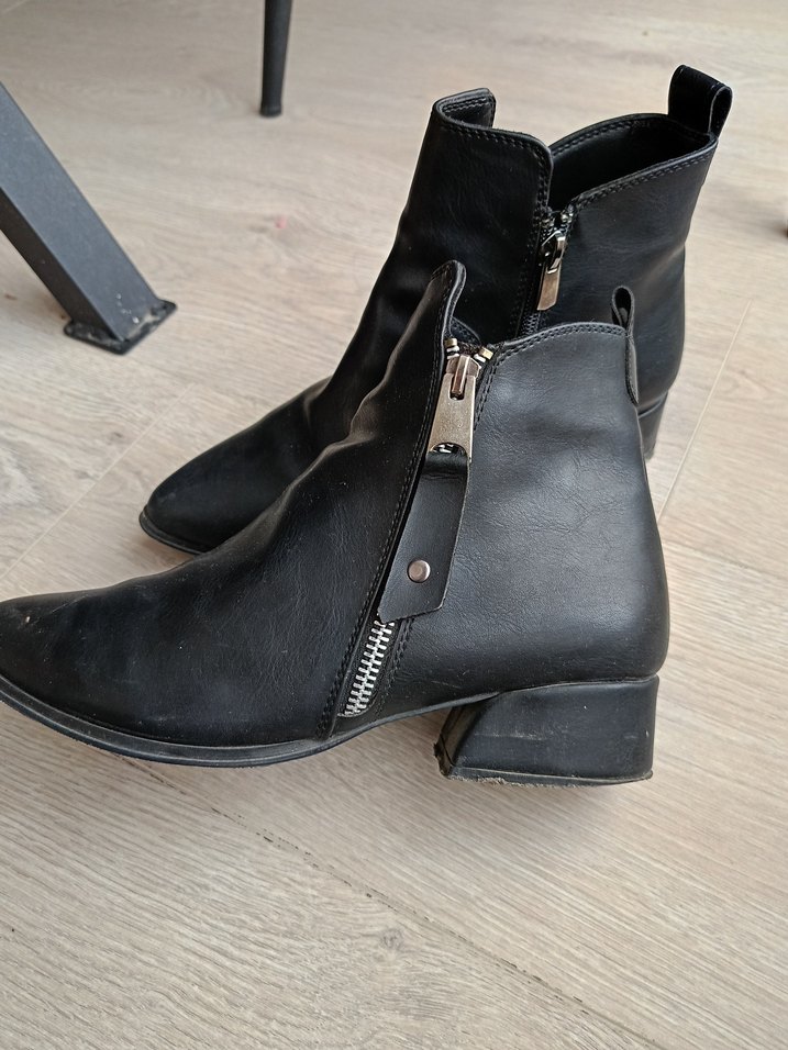 Siyah Deri Fermuarlı Kadın Botu - Görsel 2