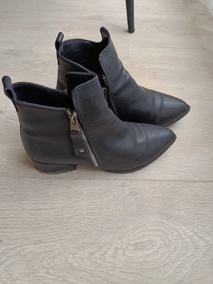 Siyah Deri Fermuarlı Kadın Botu - Görsel 3