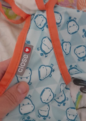 Desenli Çok Renkli Bebek Önlüğü - Görsel 6