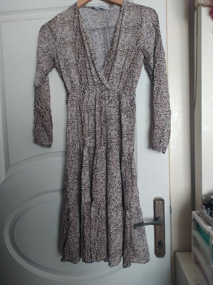 Gri Yılan Desenli V Yakalı elbise - Görsel 4