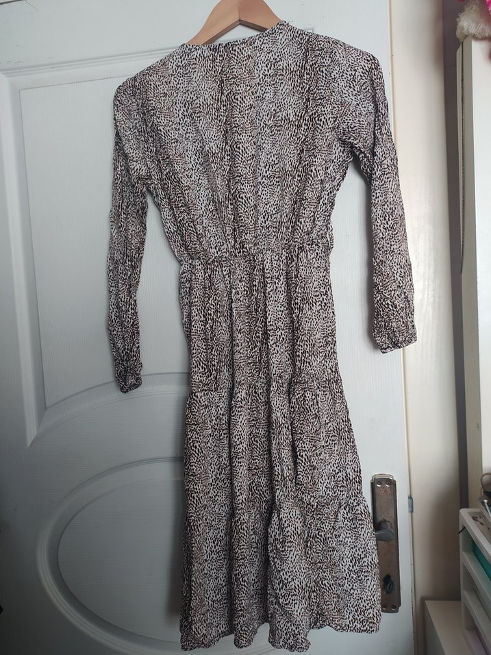 Gri Yılan Desenli V Yakalı elbise - Görsel 2