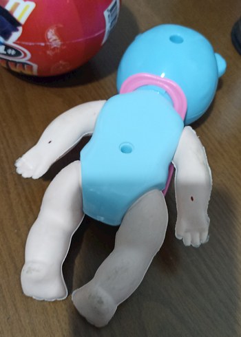 Renkli Bebek Figürlü Oyuncak ve Top - Görsel 3