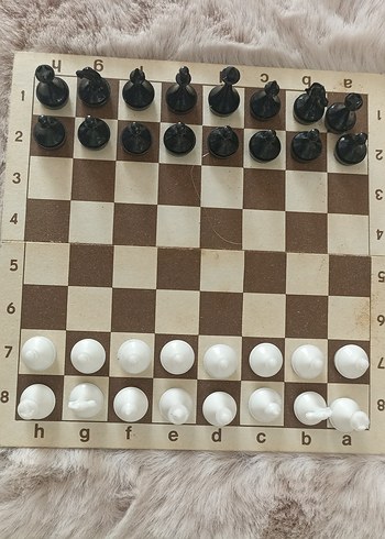 Beden Klasik Satranç Takımı Beyaz ve Siyah Taşlarla