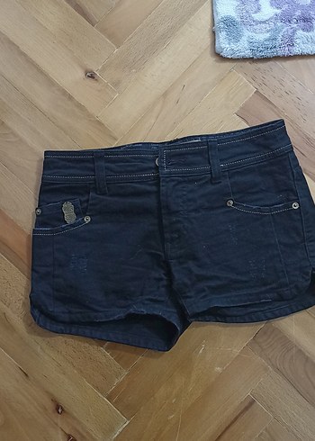 Beyaz Baskılı Düğmeli Mini Denim Şort - Görsel 2