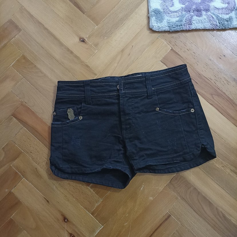 Beyaz Baskılı Düğmeli Mini Denim Şort - Görsel 2