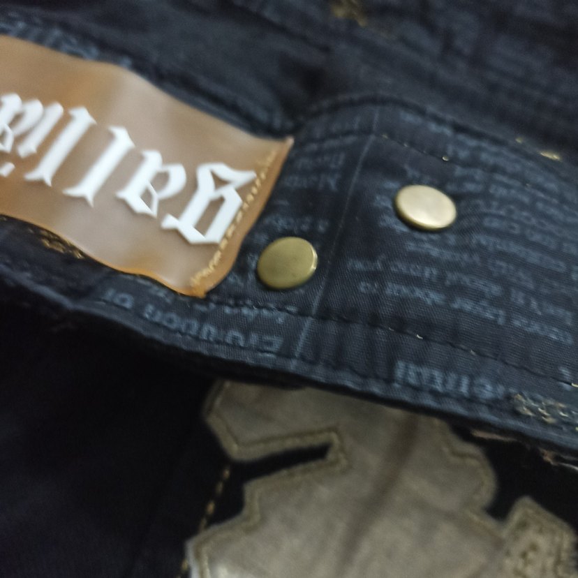 Beyaz Baskılı Düğmeli Mini Denim Şort - Görsel 3