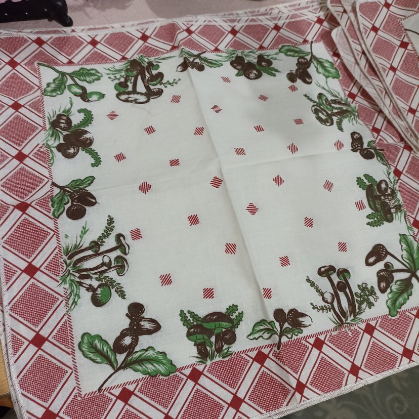 Bordo Desenli Geleneksel Masa Örtüsü - Görsel 2