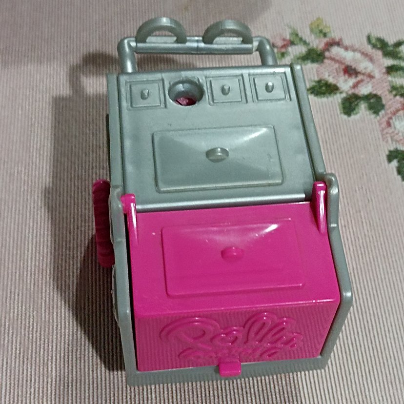 Pembe ve Gri Oyuncak Araba - Görsel 3