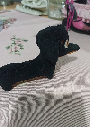 Kahverengi ve Siyah Yumuşak Oyuncak Köpek - Görsel 3