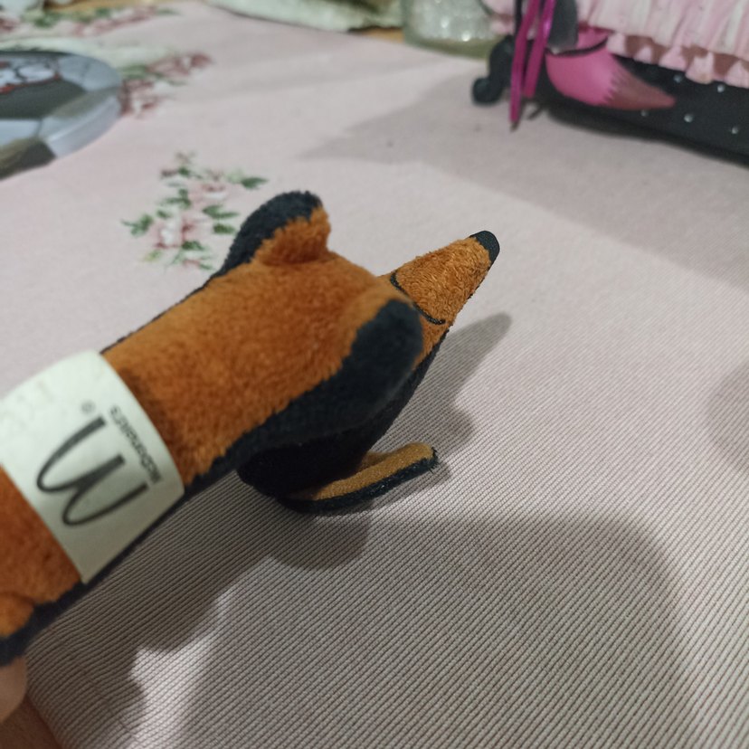 Kahverengi ve Siyah Yumuşak Oyuncak Köpek - Görsel 4