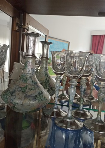 Desenli Gri-Beyaz Şarap Kadehleri ve Sürahi Seti