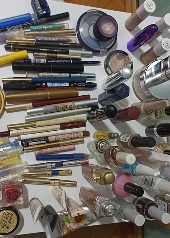 Çok Renkli Makyaj Ürünleri Seti - Görsel 9