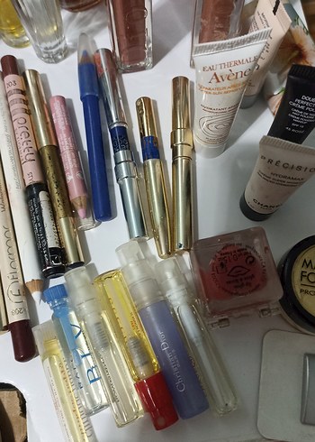 Çok Renkli Makyaj Ürünleri Seti - Görsel 5