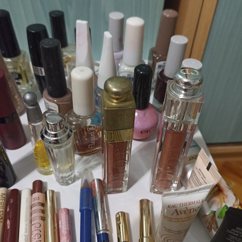 Çok Renkli Makyaj Ürünleri Seti - Görsel 3