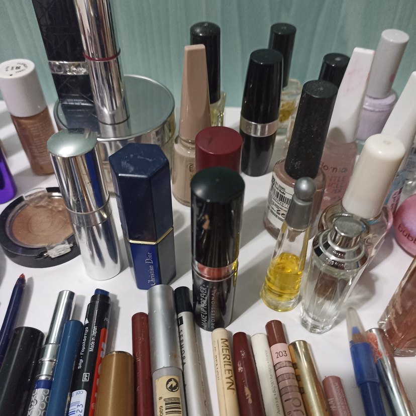 Çok Renkli Makyaj Ürünleri Seti - Görsel 4