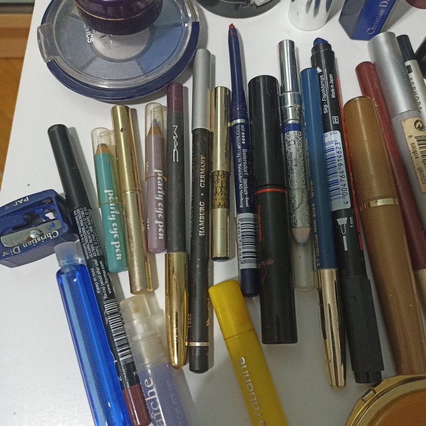 Çok Renkli Makyaj Ürünleri Seti - Görsel 2