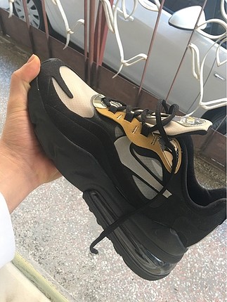 NİKE AİR MAX 270
