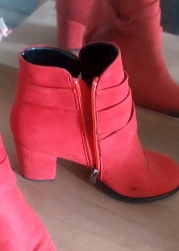 Püsküllü Kırmızı Süet Kadın Botu - Görsel 3