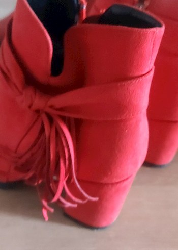 Püsküllü Kırmızı Süet Kadın Botu - Görsel 5