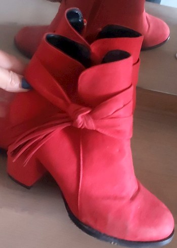 Püsküllü Kırmızı Süet Kadın Botu - Görsel 4