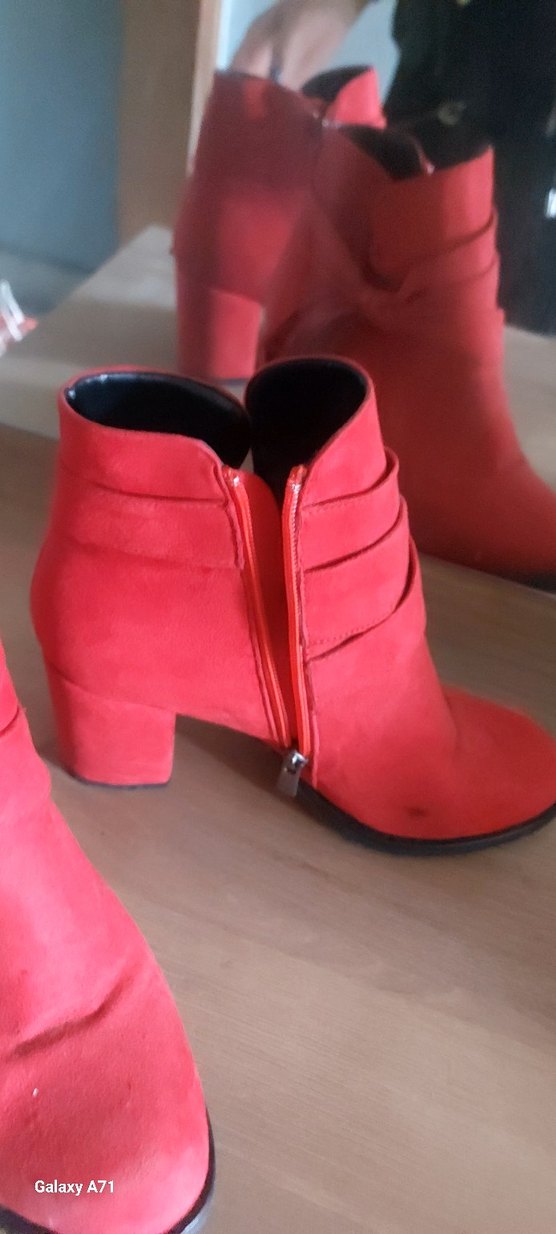 Püsküllü Kırmızı Süet Kadın Botu - Görsel 3