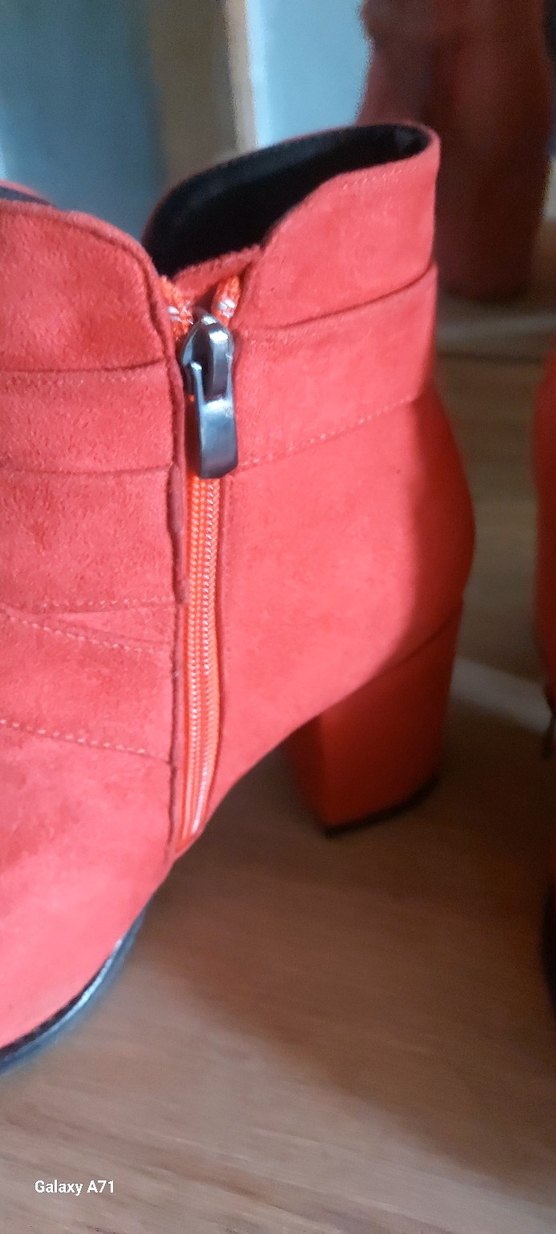 Püsküllü Kırmızı Süet Kadın Botu - Görsel 2