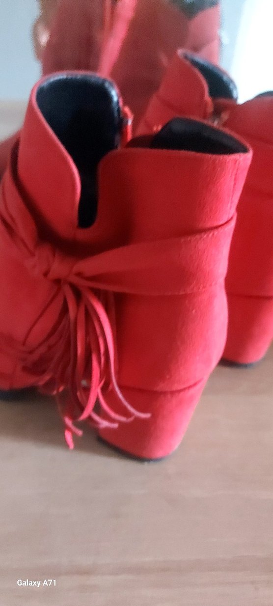 Püsküllü Kırmızı Süet Kadın Botu - Görsel 5