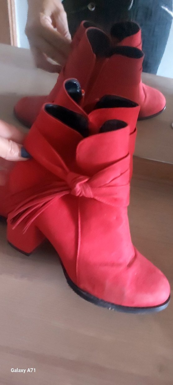 Püsküllü Kırmızı Süet Kadın Botu - Görsel 4