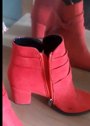 Kırmızı Süet Fiyonklu Kadın Topuklu Bot - Görsel 4