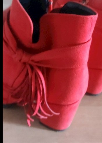 Kırmızı Süet Fiyonklu Kadın Topuklu Bot - Görsel 2