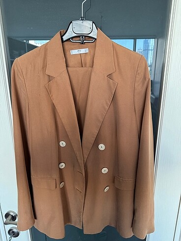 Mango Mango krem rengi blazer ve pantolon takım