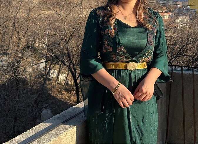 Taşlı yöresel elbise