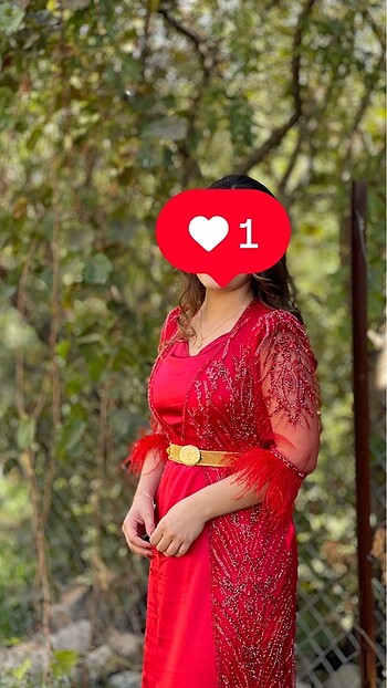 Kırmızı yöresel elbise