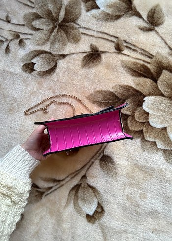 Pembe Deri Zincir Detaylı Yılan Desenli Çanta - Görsel 4