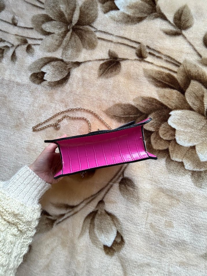 Pembe Deri Zincir Detaylı Yılan Desenli Çanta - Görsel 4