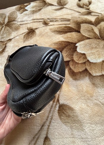 Pul
landbear Siyah Deri Bel Çantası - Görsel 2