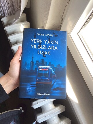 Yere yakın yıldızlara uzak(ciltli)