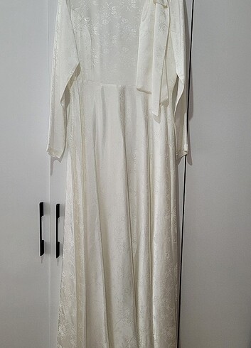 Ekru saten elbise - Görsel 5