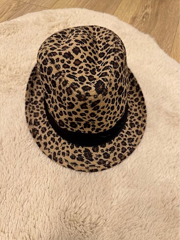 Leopar desenli şapka