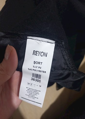 Kemerli Siyah Deri Mini Şort - Görsel 3