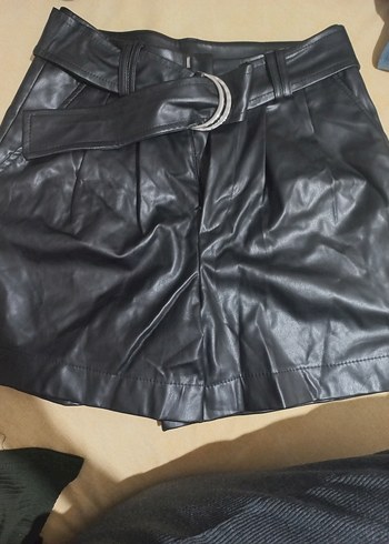 Kemerli Siyah Deri Mini Şort - Görsel 2