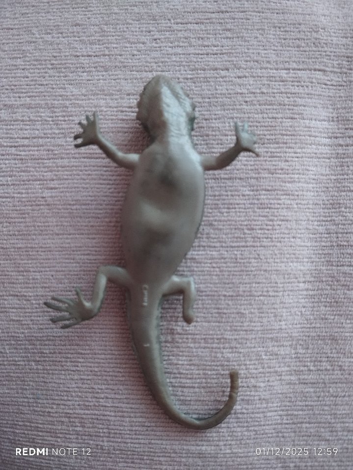 Koyu Yeşil Kertenkele Figürü - Görsel 2